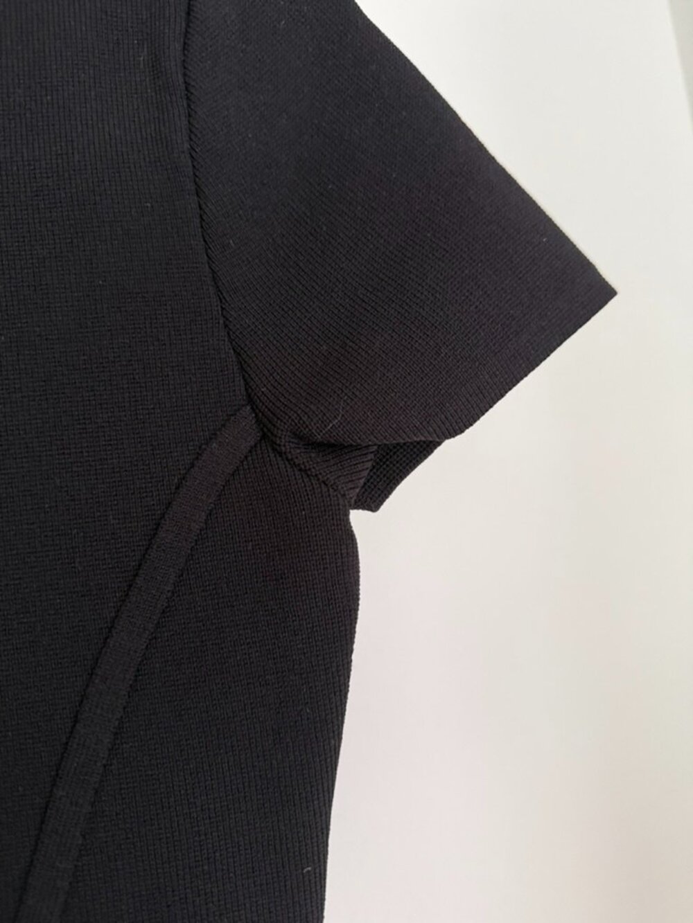 Aritzia Black Short Sleeve Crewneck Tee - Picture 7 of 9